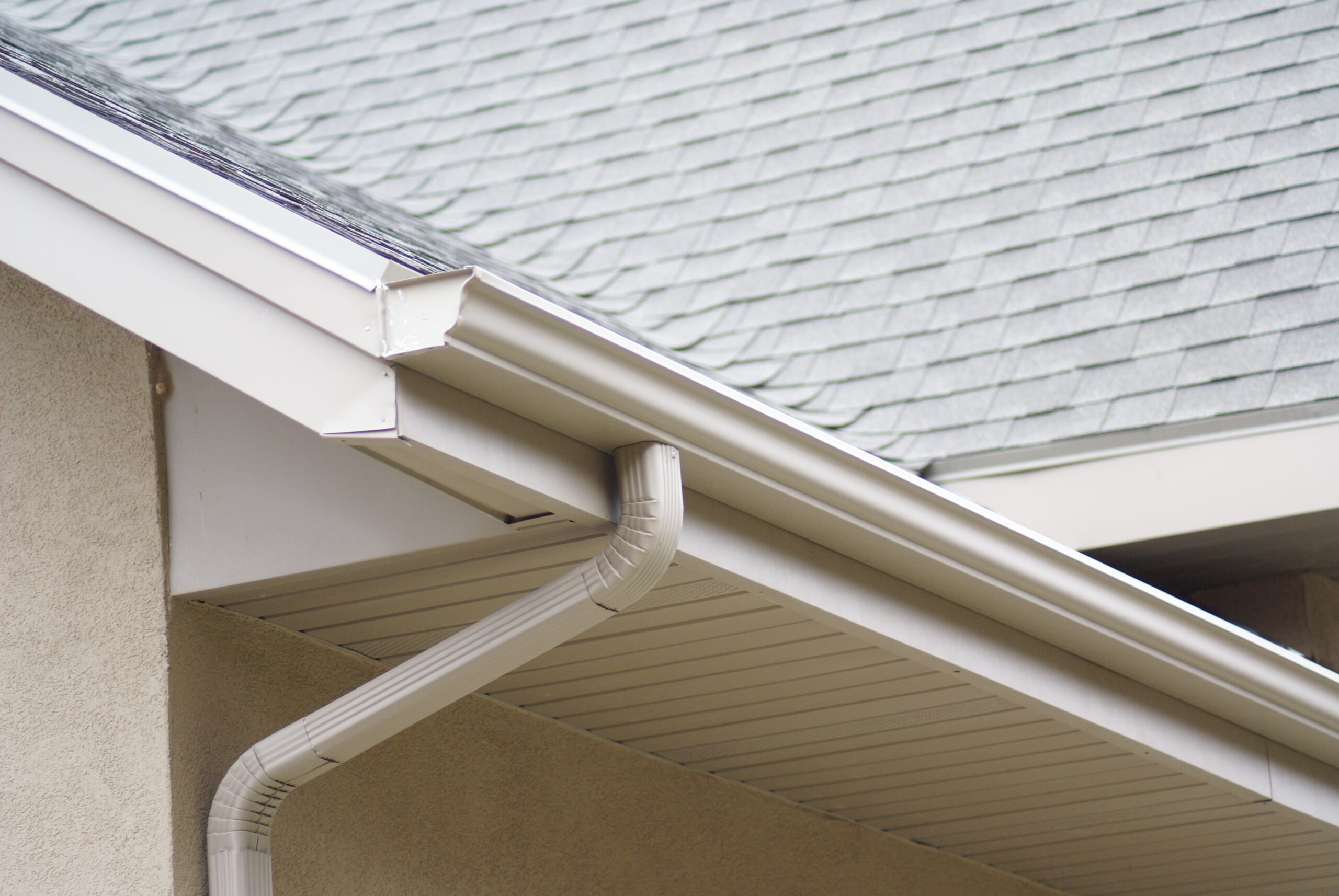 Seamless gutter installation on a Houston home